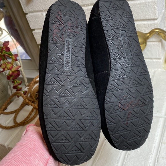 Black leather Minnetonka house shoes - Picture 4 of 8